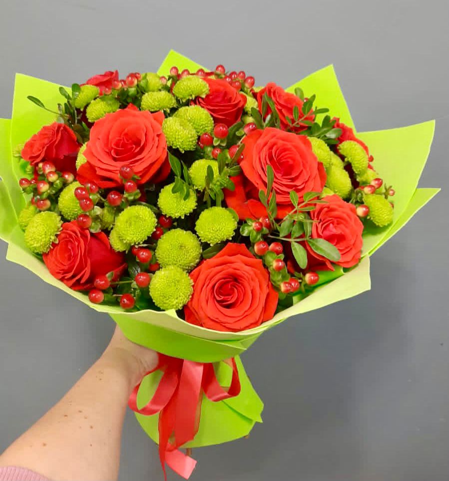 Букет цветов из: Хризантемы и Розы в Павловском Посаде