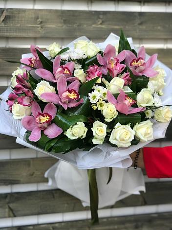 Букет цветов из: Розы и Хризантемы в Павловском Посаде