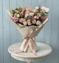 Букет цветов из:  Розы и Лизиантусы в Павловском Посаде