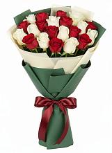 Букет Микс из красных и белых роз в Павловском Посаде