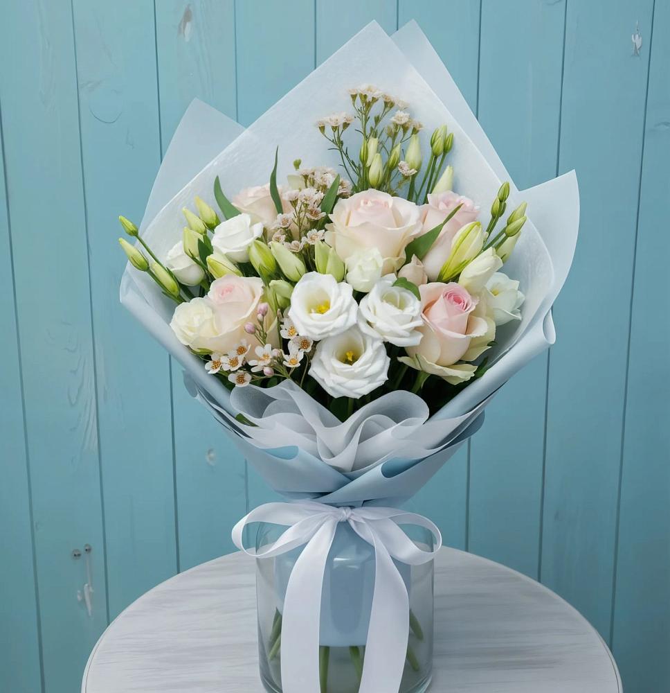 Букет цветов из: Розы и Лизиантусы в Павловском Посаде