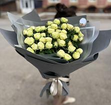 Букет Белые кустовые розы Солинеро в Павловском Посаде