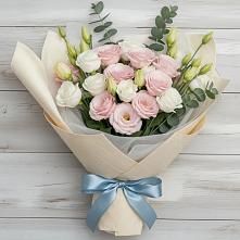 Букет цветов из:  Лизиантусы в Павловском Посаде