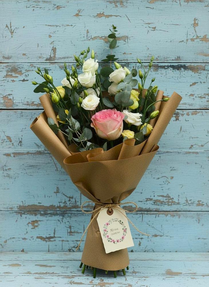 Букет цветов из: Розы и Лизиантусы в Павловском Посаде