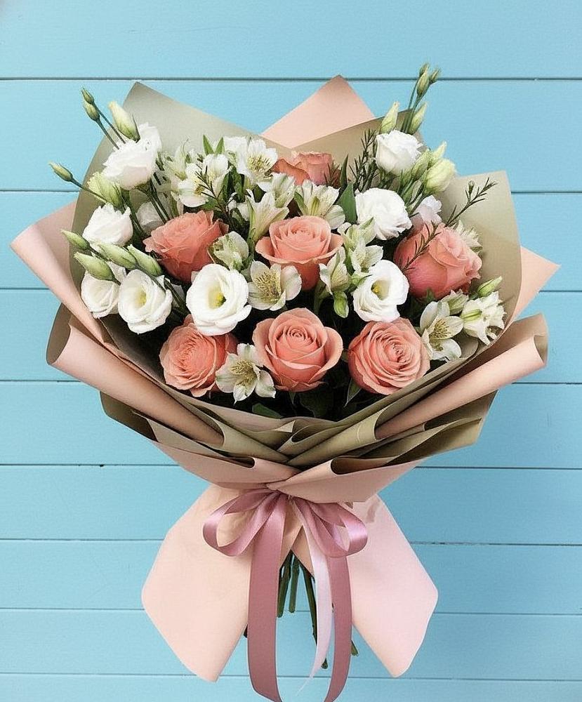 Букет цветов из: Розы, Альстромерии и Лизиантусы в Павловском Посаде