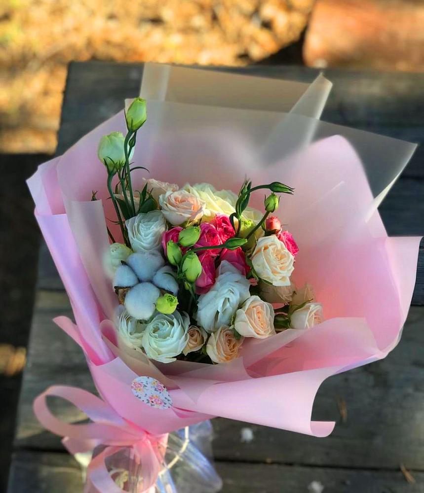 Букет цветов из: Розы и Лизиантусы в Павловском Посаде