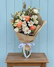 Букет цветов из:  Альстромерии, Лизиантусы, Розы и Хризантемы в Павловском Посаде