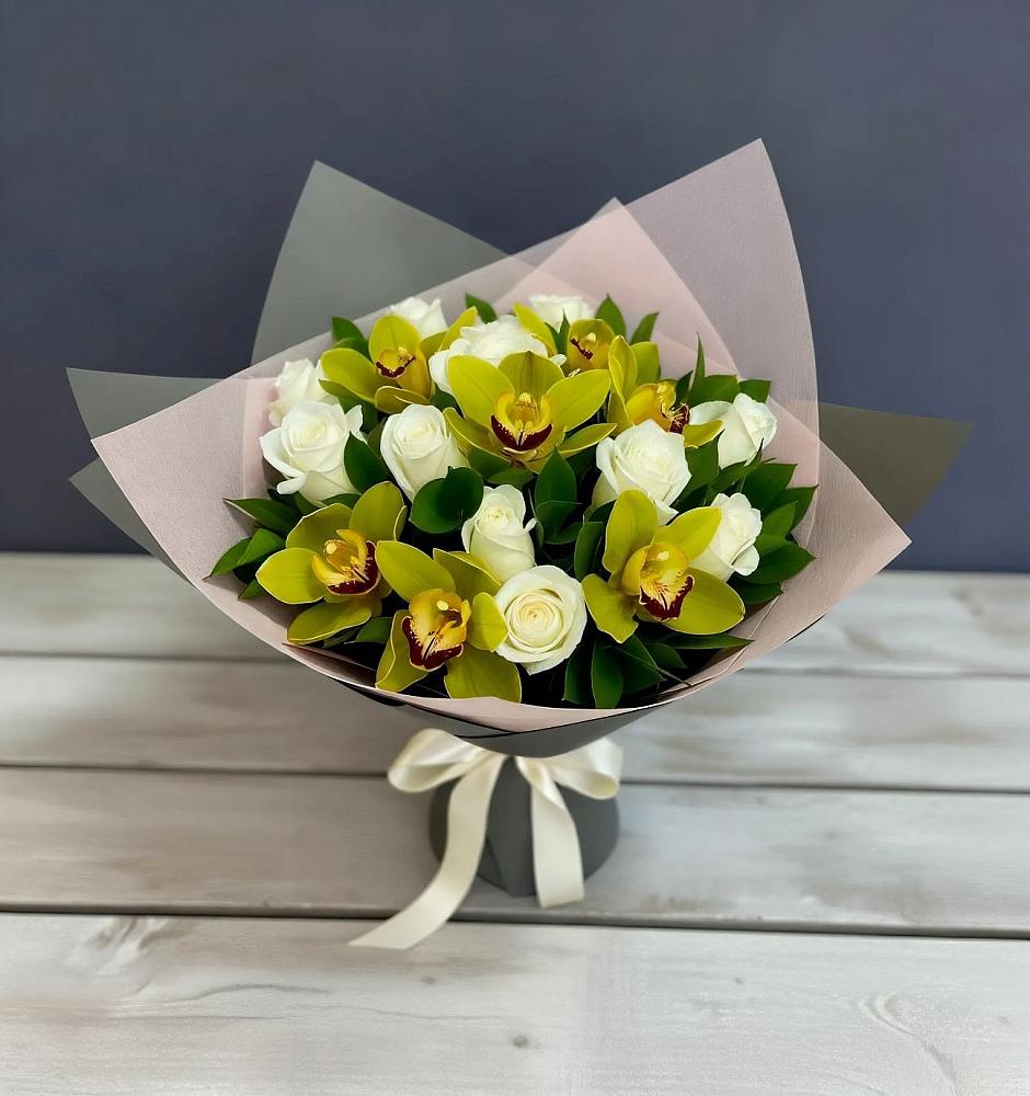 Букет цветов из: Орхидеи и Розы в Павловском Посаде