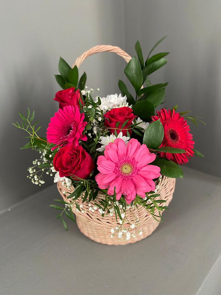 Цветочная композиция из Розы, Хризантемы и Герберы в корзине в Павловском Посаде
