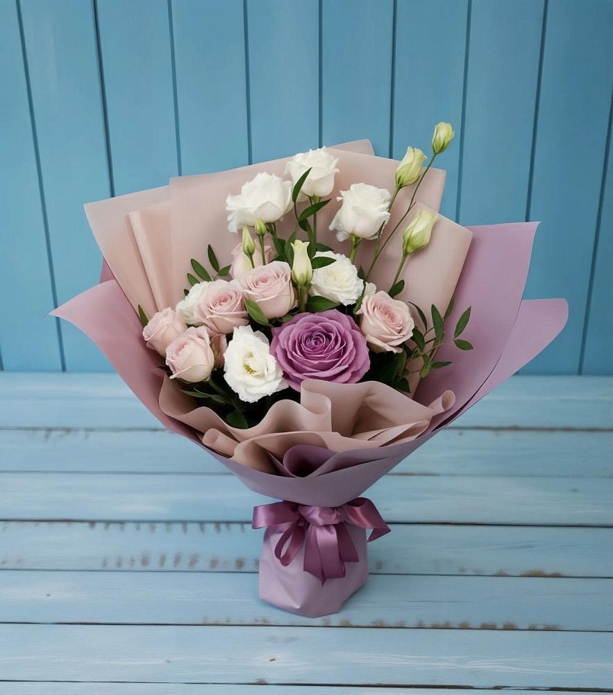 Букет цветов из: Розы и Лизиантусы в Павловском Посаде