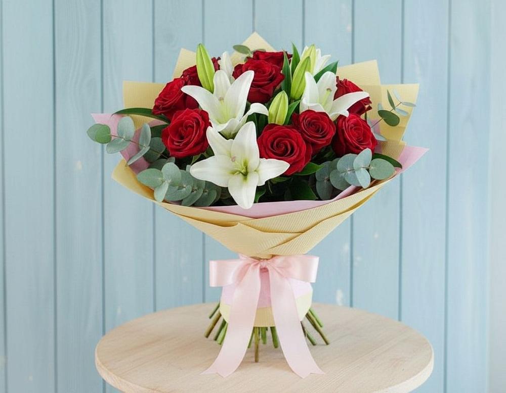 Букет цветов из: Лилии и Розы в Павловском Посаде